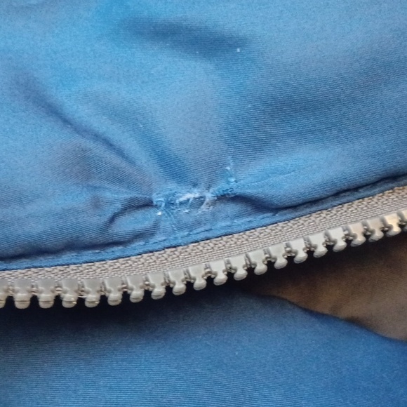 4/$80 Blue Puffy Vest - Size Medium - Picture 6 of 9